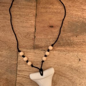 Shark Tooth Necklace WHITE - Play Necklace Kids, Bead Fidget Toy, SharkTooth Silicone, Boy Summer Vacation, Boy's Beach Jewelry, Birthday
