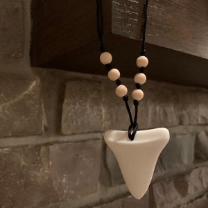 Shark Tooth Necklace WHITE - Play Necklace Kids, Bead Fidget Toy, SharkTooth Silicone, Boy Summer Vacation, Boy's Beach Jewelry, Birthday