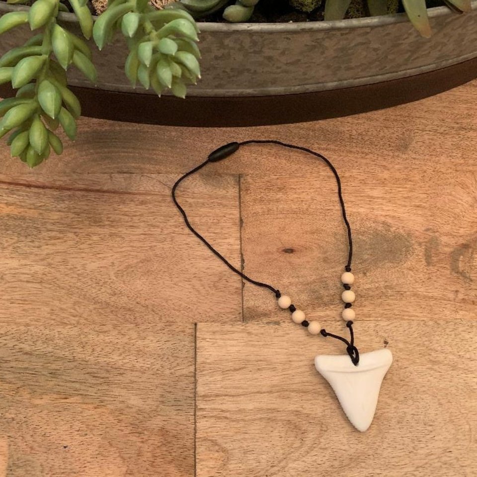 Shark Tooth Necklace WHITE - Play Necklace Kids, Bead Fidget Toy, SharkTooth Silicone, Boy Summer Vacation, Boy's Beach Jewelry, Birthday